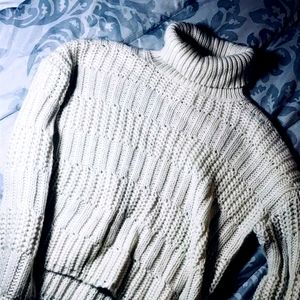 White long slevee shirt.